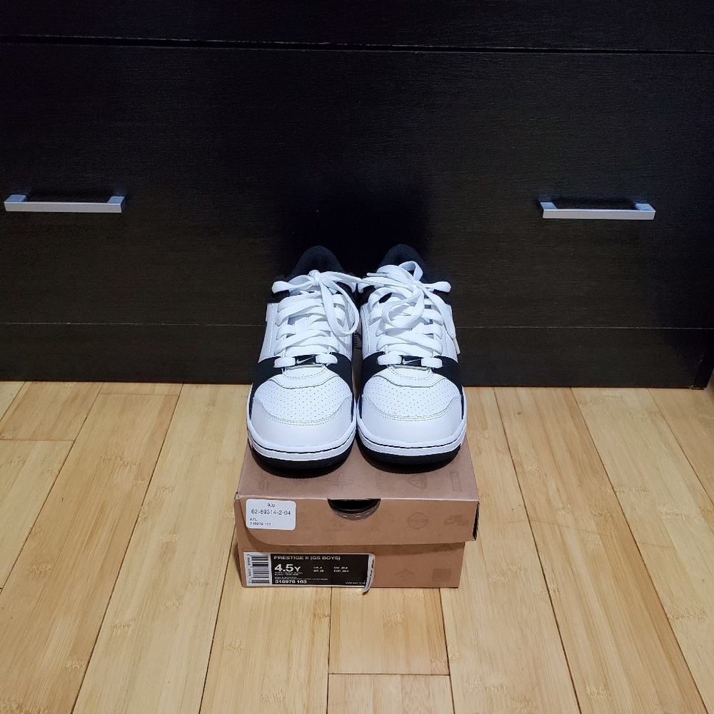*SOLD* Nike B's Nike Prestige II - Picture 3 of 6